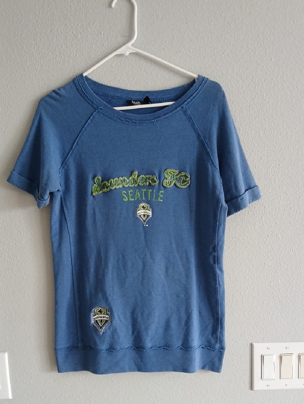 Seattle Sounders FC Soccer Sweatshirt Large  Blue Logo Tee